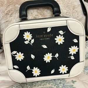 2 items Kate Spade authentic w/wallet travelertrunk daisy floral print crossbody